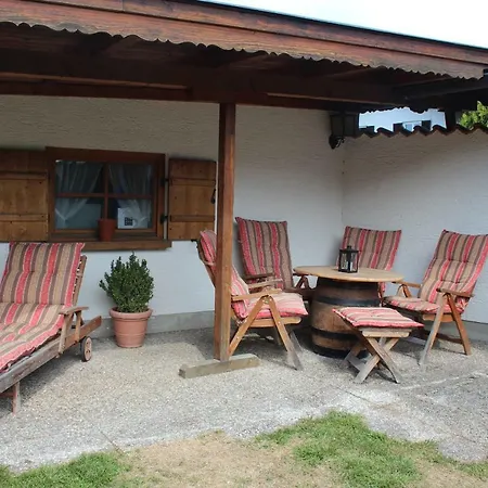 Apartment Haus Am Pool - Wohlfuhloase Ohlstadt